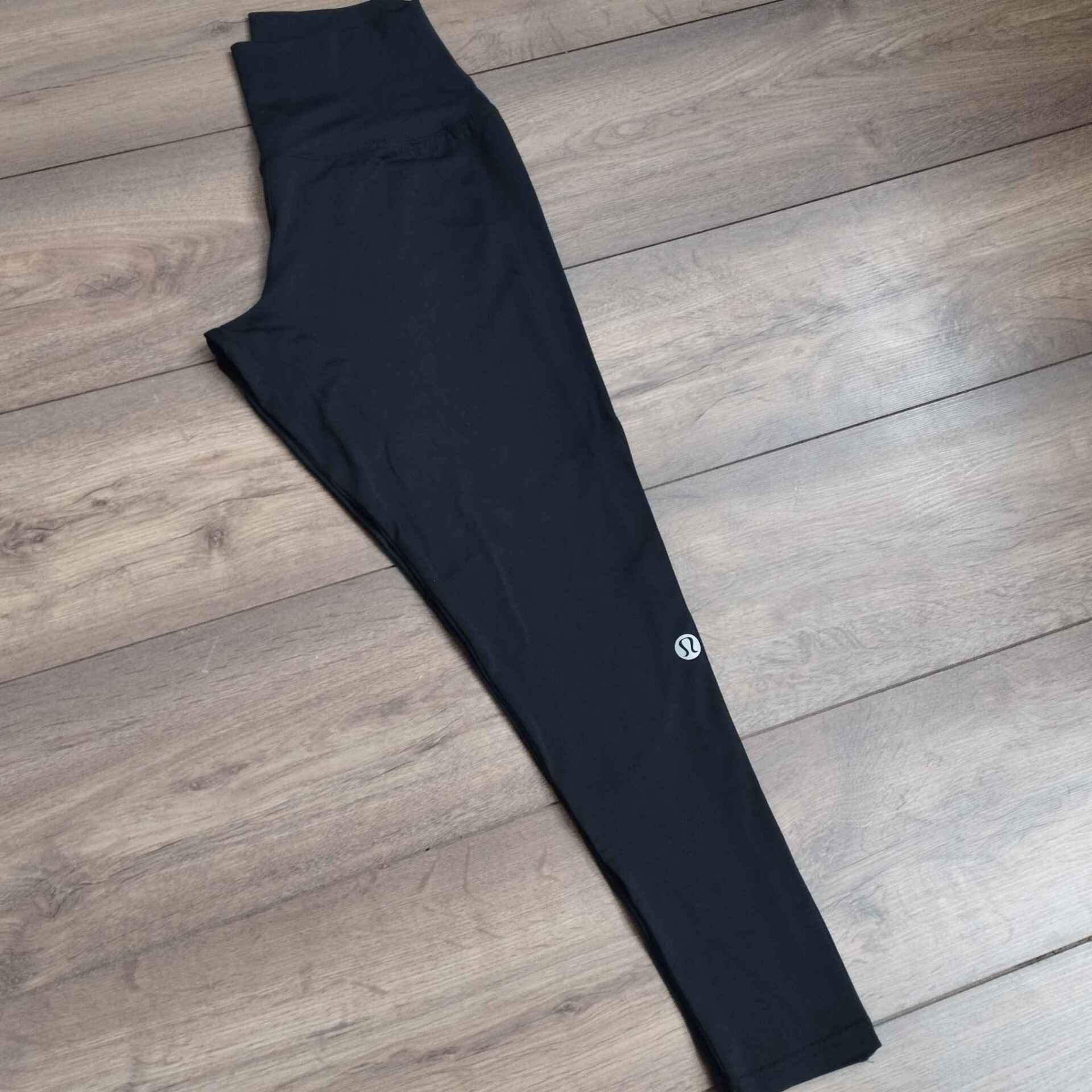 لگ ورزشی برش دار