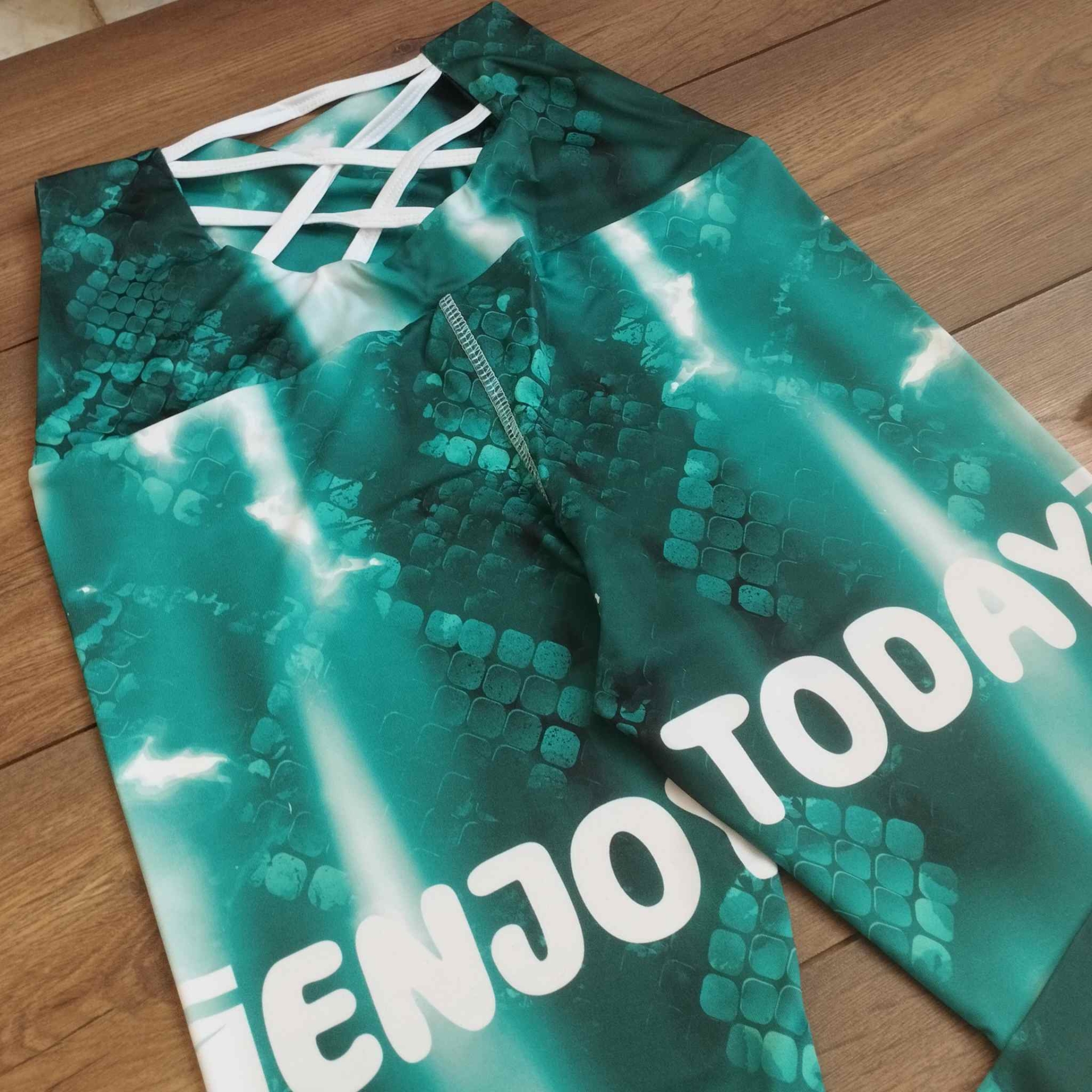 لگ طرح دار پشت بیندر