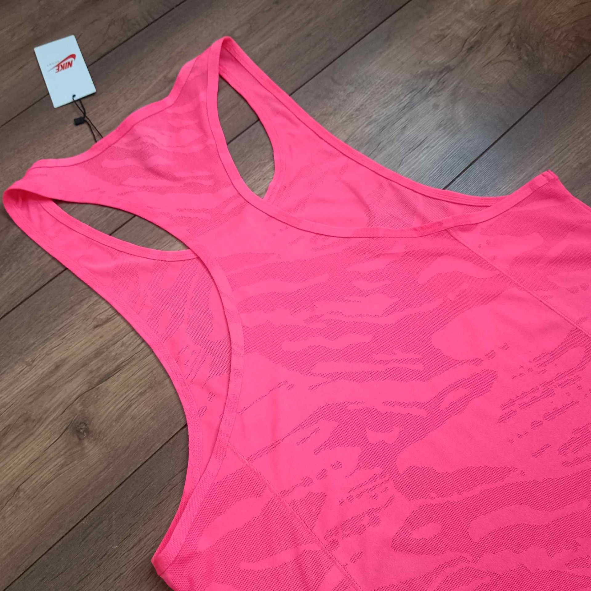  کاور ورزشی ابر و بادی 